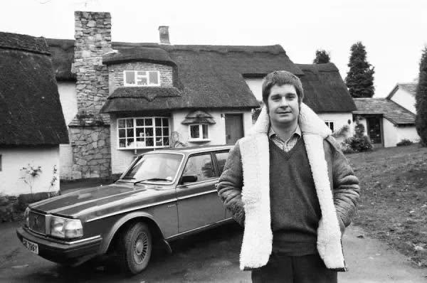 Вот поэтому в 1970 и прозвучал как гром гениальный трек Paranoid, за один день сделавший Оззи кумиром миллионов и положивший 