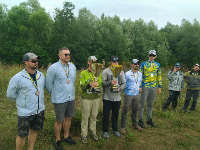 ❗️ На Прикарпатті визначили чемпіонів України зі спінінгової ловлі хижої риби з берега 🌊 Мальовничі береги річки Бистриця На