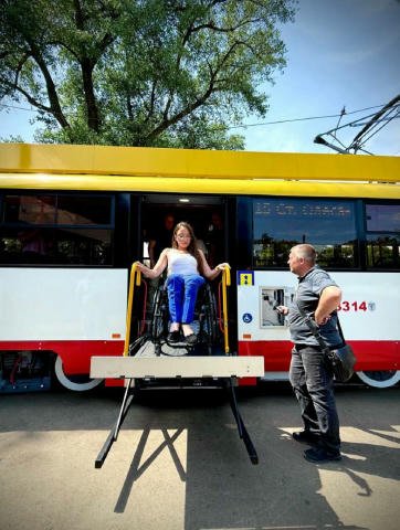 Вчора в Одесі представили роботу підйомного механізму в одному із модернізованих трамваїв Т3. В мережу опубліковано новину пр