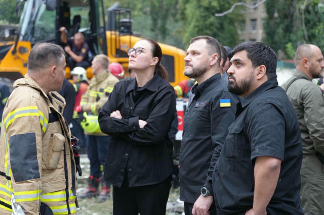 Вночі ми рахуємо вибухи. Вдень ми рахуємо кількість загиблих і поранених. Зі страхом очікуємо, поки медики напишуть +1, +2, п