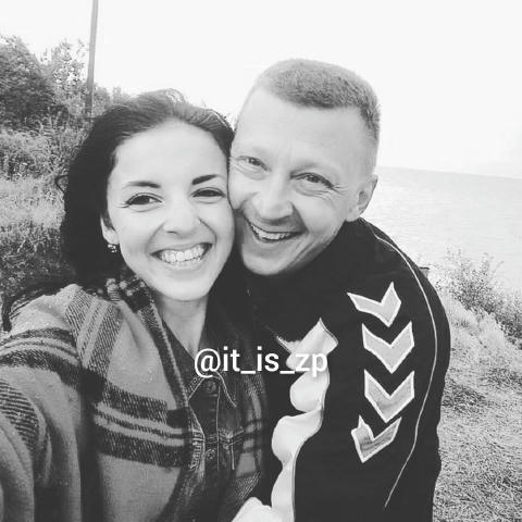 Вечером 22 июля отца возле подъезда насильно запихнули в микроавтобус, откуда ему дали совершить 1 звонок. Позвонив жене, он 