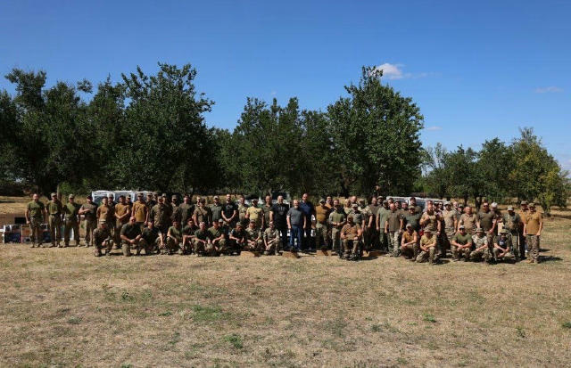 У Кривому Розі військовим передали техніку для посилення обороноздатності. Серед переданого — безпілотний авіаційний комплекс