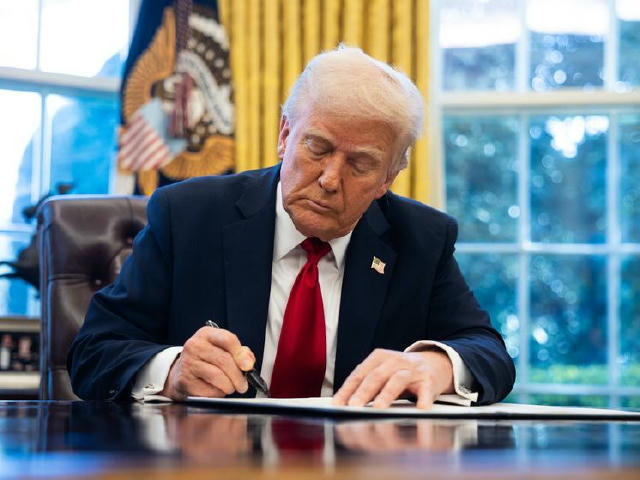 ⚡️Новые пошлины, о которых заявил Трамп, вступят в силу 7 августа, а не 1-го, как сообщалось ранее — передаёт CNN. Мера затро