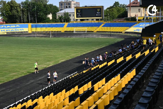 ⚽️ На стадіоні «Буковина» провели капітальне оновлення: нові сидіння, трибуни, відремонтовані туалети та багато іншого. Сього
