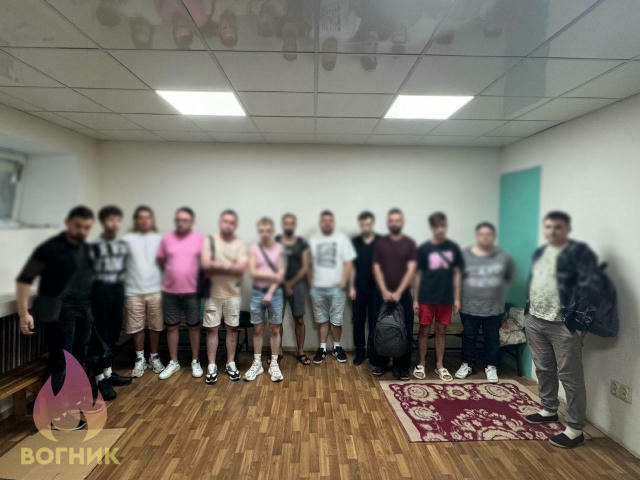 ❗️13 чоловіків, які влаштували стриптиз у столичному гей-клубі під час оголошеного дня жалоби, уже доставлені до ТЦК, — місце