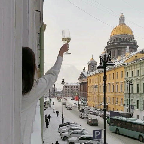 Уезжайте из Питера. Я серьезно. ...если тусуетесь только на Невском проспекте и ничего не знаете кроме Эрмитажа и Дворцовой п