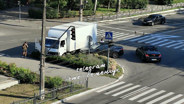 ДТП на перехресті Героїв Маріуполя і Проспекту Свободи