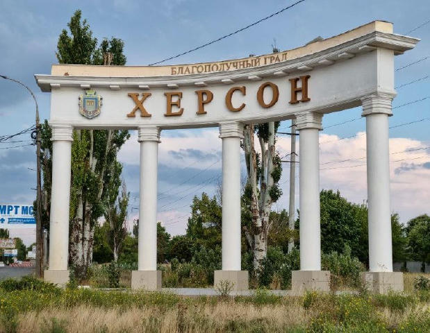 Украинские власти эвакуируют Херсон, Россия взяла под контроль Антоновский мост Об этом сообщил военкор Сладков. «Это [эвакуа