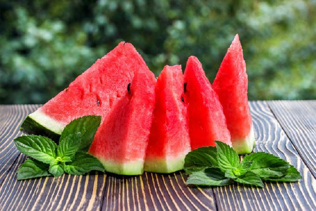 🍉Сьогодні відзначають Всесвітній день кавуна Ти знаєш що потрібно сьогодні скуштувати 😋 ❤ Ужгород Online 📸 Наш інстаграм