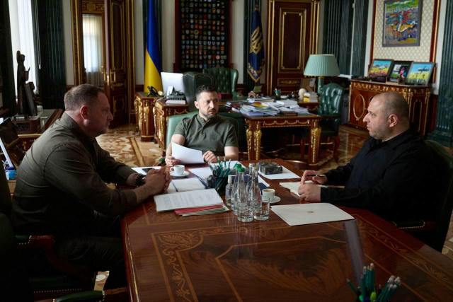 ❗️ Є домовленість про обмін 1200 людей, — Зеленський Наразі триває робота над списками. Це питання Зеленський обговорив з сек