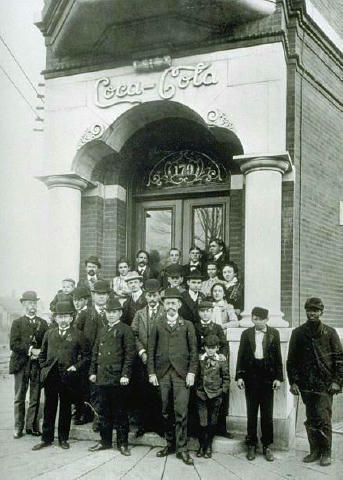 Перші співробітники компанії Coca-Cola в Атланті 1892 рік. 👁‍🗨 Момент Історії