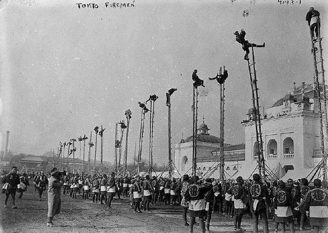 Пожежники виступають у Японії 1915 рік. 👁‍🗨 Момент Історії
