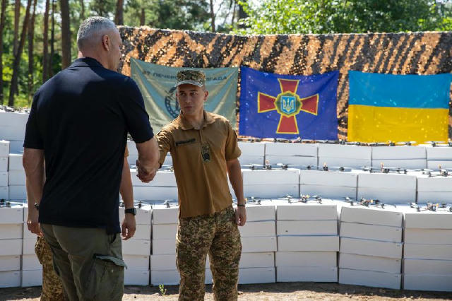 Передав від громади Києва на найгарячіші напрямки фронту чергову партію необхідної допомоги. Ще 2300 БпЛА різних типів отрима