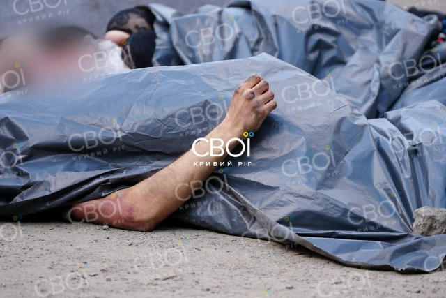 😢 Загиблим працівникам фасувального цеху пекарні було лише по 20 років, а жінці — 50. Щирі співчуття їхнім рідним. Нагадаємо