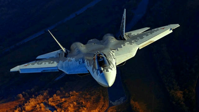 🚀Российский истребитель пятого поколения Су-57 оснащён гиперзвуковым оружием. Об этом заявил начальник Главного штаба – перв