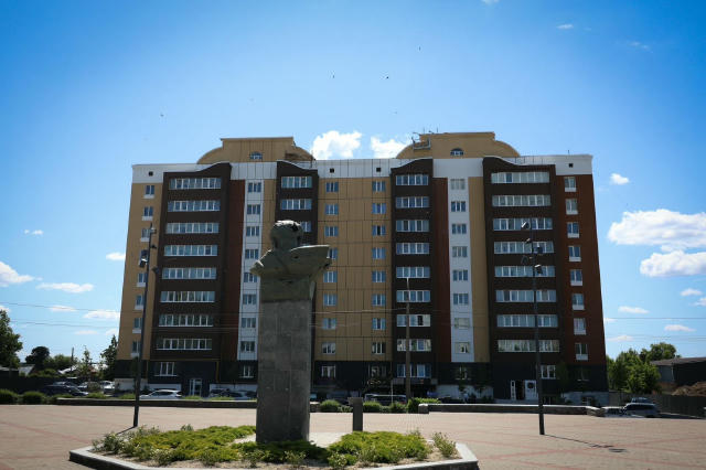 У Бородянці на Київщині триває масштабна відбудова! 🏗️💪 Із 825 обʼєктів, які пошкодили російські окупанти, вже відновлено м