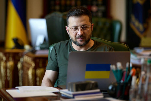Говорив із Премʼєр-міністром Хорватії Андреєм Пленковичем. Привітав Андрея та всіх людей Хорватії із Днем перемоги та подяки 