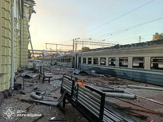 У ДСНС показали наслідки російського обстрілу Лозової