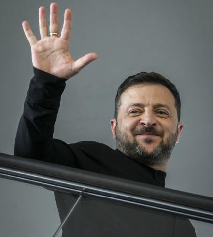 🙄Зеленский поручил увеличить возраст украинцев, которые смогут подписать "молодежный контракт" с ВСУ. Он заявил, что програм