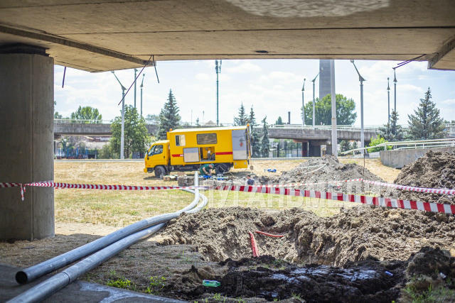 💦Специалисты «Луганскводы» устраняют порыв в районе луганского железнодорожного вокзала 🛠В ходе работ по ликвидации поврежд