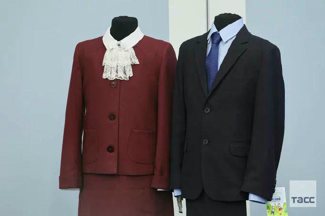 Мін.просвєщєнія РФ показало як виглядатиме уніфікована шкільна форма для росіян. До речі, а як ви взагалі ставитеся до ідеї о