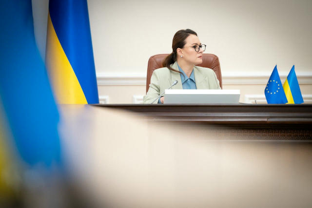 Уряд підвищив щомісячні виплати постраждалим на виробництві, — Свириденко Збільшено компенсації для українців, які після трав