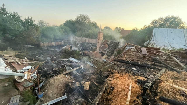 Ворог знову атакує Дніпропетровщину. Під ударом були Нікополь, Покровськ, Марганецька громади. Зайнявся приватний будинок, по