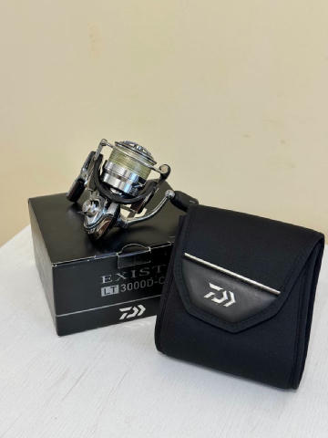 Daiwa 18 Exist G LT 3000D-C (Снасть клієнта) стан 5/5 ( не великі потертості на котушко тримачі) Вага 185г Вимотка за оборот 