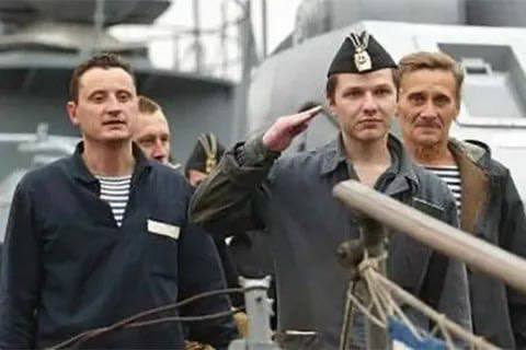 ВЕЧЕРНИЙ ЗВОН: звонок уходящего дня 7 августа 2005 года успешно завершилась операция по спасению экипажа российского батискаф