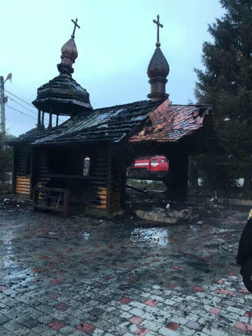 😢Горіла каплиця зранку у селі Поляниця. Близько 04:40 сталася пожежа на території храму Введення в храм Пресвятої Богородиці