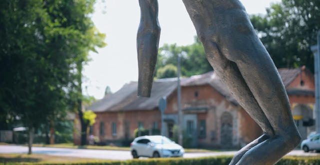 ‼️Виявилося, що памʼятник на Янгеля пошкодили багато років тому Як повідомила начальниця міського управління охорони культурн