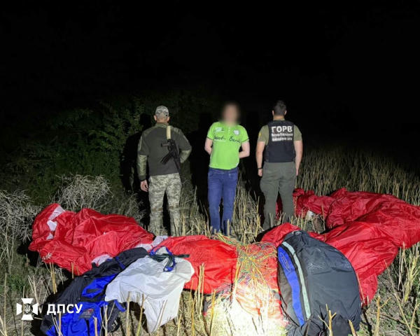 Мешканець Хмельниччини намагався перетнути кордон з Молдовою на параплані Параплан 48-річний чоловік купив в інтернеті за 500