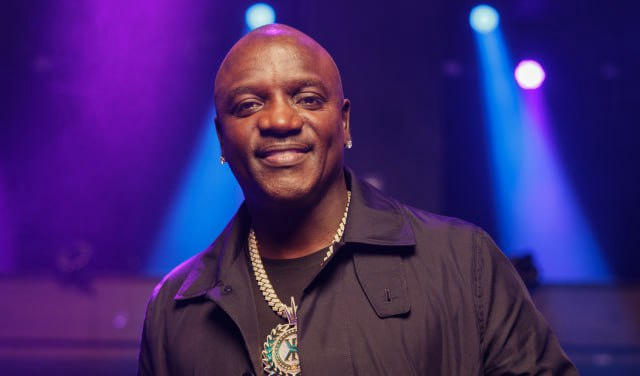 Концерт рэпера Akon в Сочи под вопросом — люди сдают билеты, а некоторые пытаются перепродать их в три раза дешевле, чем поку