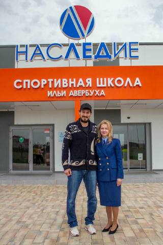 Кстати, в этом году я сама впервые встала на коньки в Школе зимних видов спорта «Наследие» Ильи Авербуха! И, конечно, буду вм