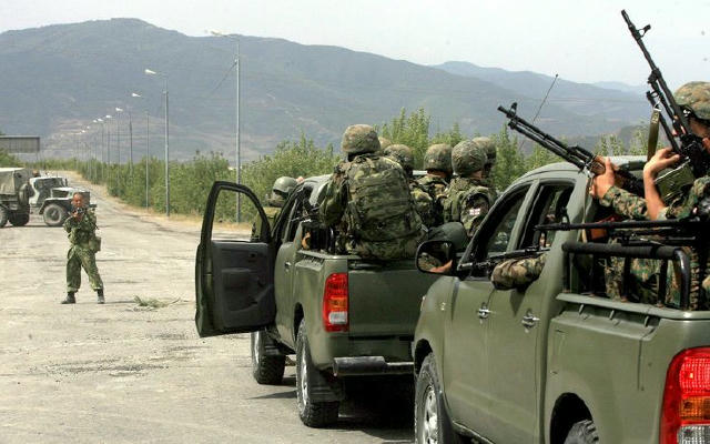 Для всего мира нападение Грузии на мирный Цхинвал и разгром грузинской армии 08.08.08 запомнилось этим фото. Русский солдат -