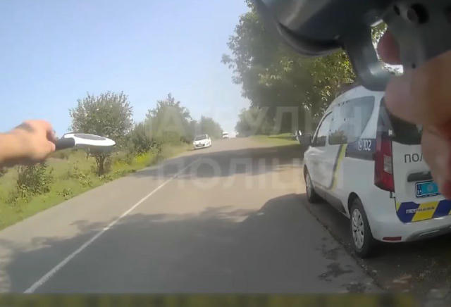 На Буковині жінка мчала з хворою дитиною: поліція супроводила авто до лікарні Водійка перевищила швидкість і пояснила це тим,