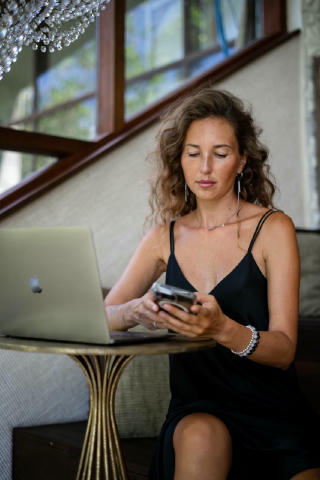 ✔️​​Научитесь видеть возможности💡 Посредственные люди ждут, когда возможности сами придут к ним. Сильные и способные следуют