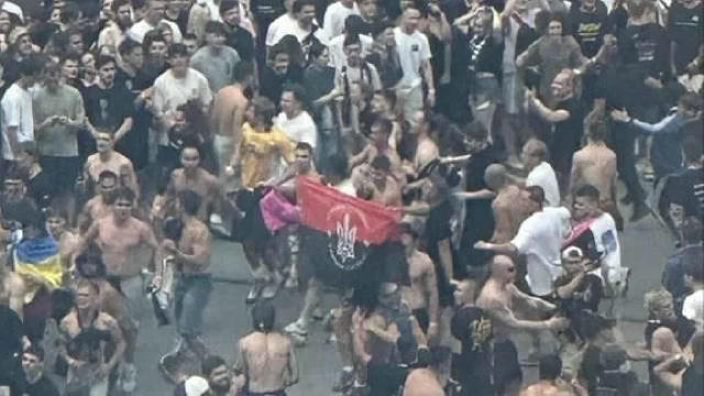 На концерті Макса Коржа у Варшаві було розгорнуто прапор ОУН-УПА. На тлі цього польський депутат Матецький напише заяву в про