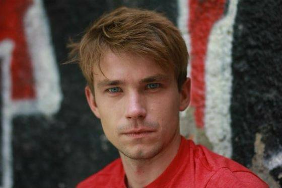 Артист Александр Петров выиграл суд у «Лиги Ставок» В очередной скандал с букмекерской конторой попал известный актёр, причин