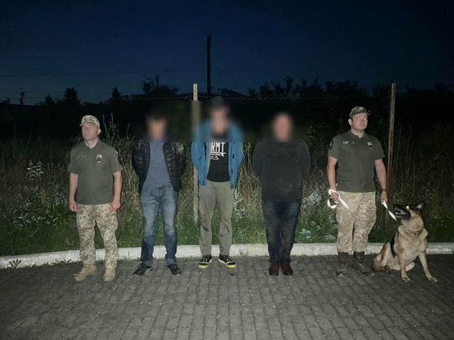 На Закарпатті прикордонники затримали трьох місцевих жителів, які вночі намагалися незаконно перейти до Словаччини горами. Чо