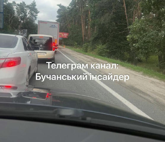 🔴На виїзді з Ірпеня до Києва біля Романівського мосту знову затор Також повідомляють про затори на Варшавці в сторону Києва.