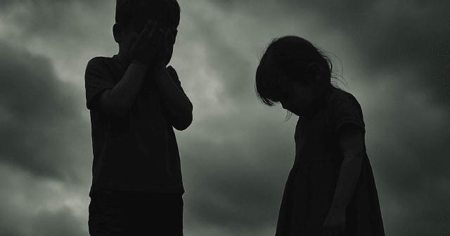 🤯 На Чернігівщині п’яний вітчим 6 днів катував малолітніх дітей за зірвані зелені персики з сусідського дерева Він бив їх ал