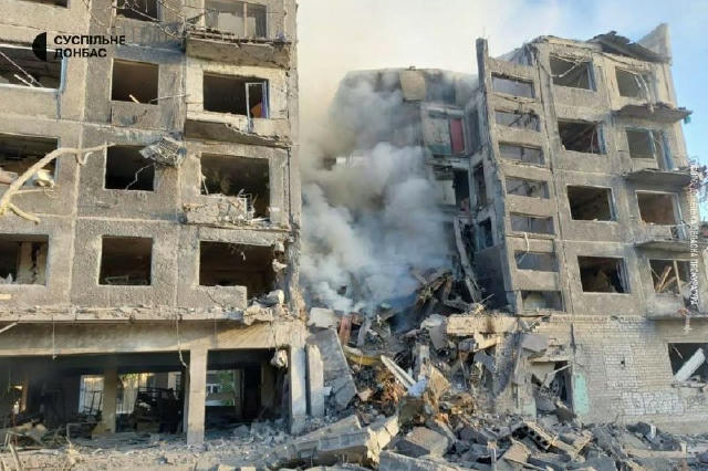 Двоє людей загинули та ще семеро поранені внаслідок російського обстрілу Білозерського. Ввечері минулої доби, близько 22:55, 