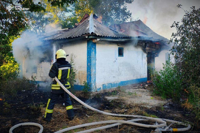 😨У Черкаському районі загорівся будинок через ігри дітей з сірниками 12 серпня у селі Копіювата діти, граючись із сірниками,