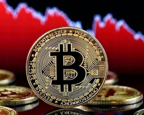 🪙 Тим часом Біткоїн встановив новий історичний рекорд, сягнувши позначки $123 500. Зростання відбувається на тлі рекордних п