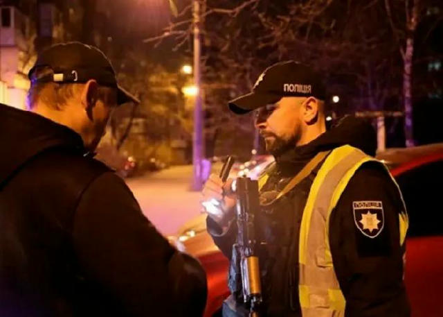 В Украине хотят ввести штрафы за нарушение комендантского часа и пребывание в зонах принудительной эвакуации без спецпропуско