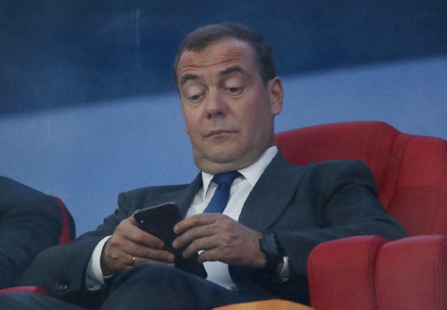 Путин в пятницу летит на Аляску. Лавров тоже. Володин в пятницу летит в Пхеньян. Кто останется в Москве, дежурить на красной 