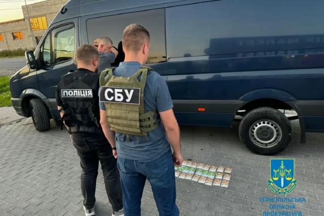 За 2000 євро обіцяв зняти з розшуку: на Тернопільщині затримали чоловіка за спробу впливу на ТЦК Жителя Тернопільського район