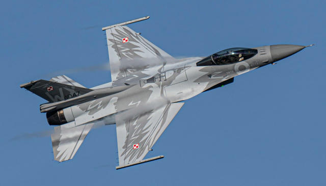 🇵🇱🇺🇸 Польша заключила с США соглашение на модернизацию парка F-16 за $3,8 млрд, - Bloomberg Глава польского Минобороны Вл