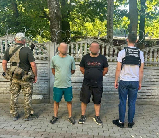 В Закарпатье двое мужчин попытались пересечь границу на электросамокатах, сообщают местные паблики. По их данным, 34- и 43-ле